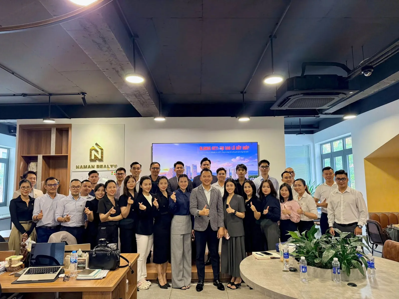 Đội ngũ NamAn Realty cùng đại diện Sun Property tại buổi Café cùng NamAn Realty về Blanca City