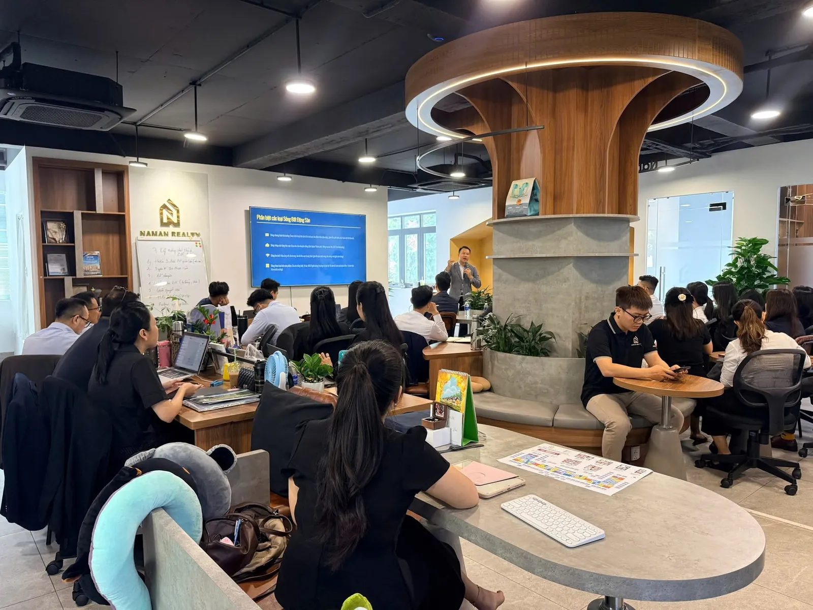 Phần chia sẻ về phân biệt các loại sóng bất động sản tại buổi Café cùng NamAn Realty